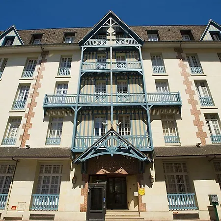 Pierre & Le Castel Normand Lägenhetshotell 3*
