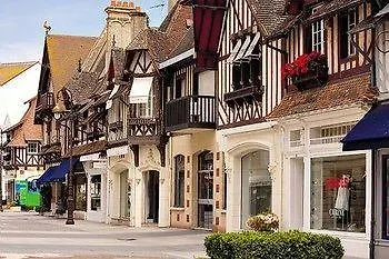 Pierre & Le Castel Normand
