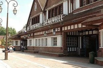 Lägenhetshotell Pierre & Le Castel Normand 3*