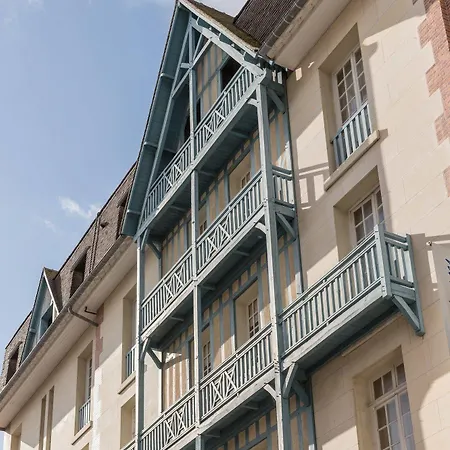 Pierre & Le Castel Normand Lägenhetshotell 3*